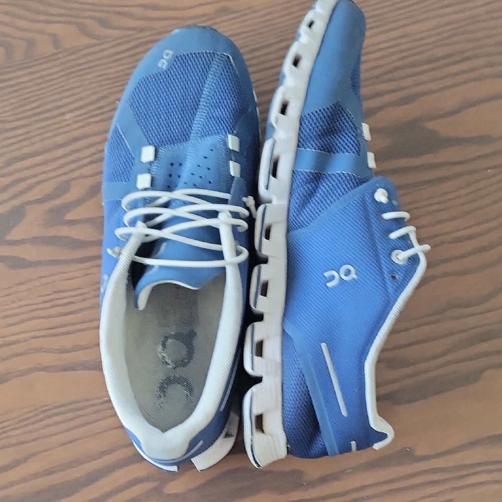 Womens On Cloud Shoes